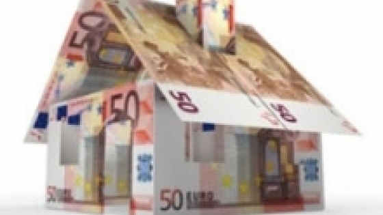 Illustratie huis gemaakt uit €50 briefjes