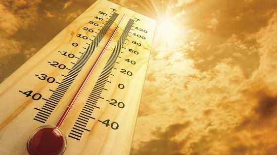 foto zon met thermometer op 40°C